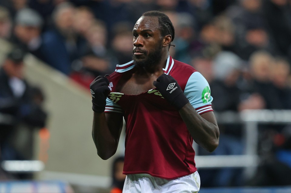 Michail Antonio apontou seu problema para o banco do West Ham