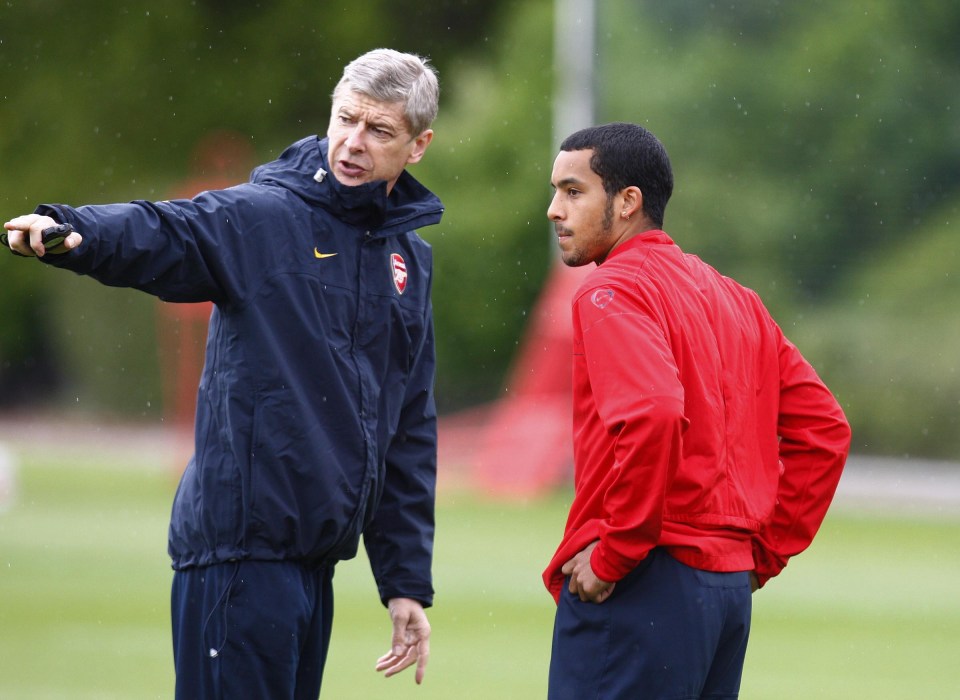 Theo Walcott revelou como Arsene Wenger o convenceu a ingressar no Arsenal