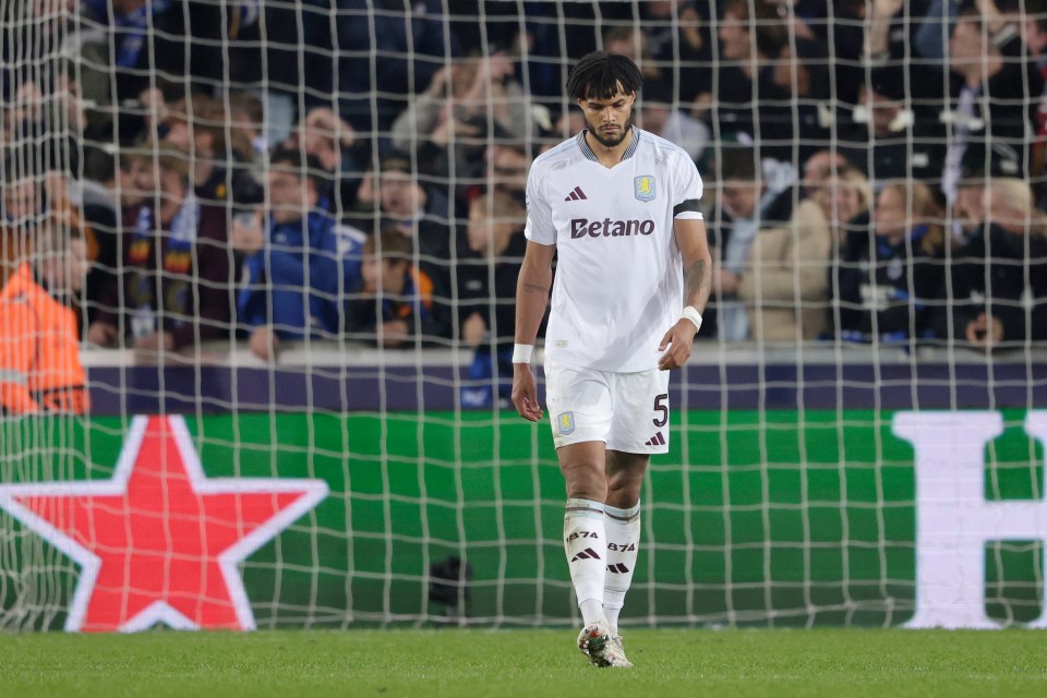 O erro inexplicável de Tyrone Mings custou ao Aston Villa os três pontos contra o Club Brugge