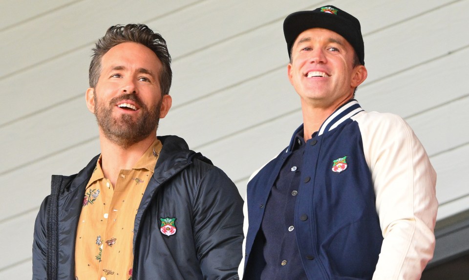 Ryan Reynolds e Rob McElhenney ajudaram Wrexham em sucessivas promoções