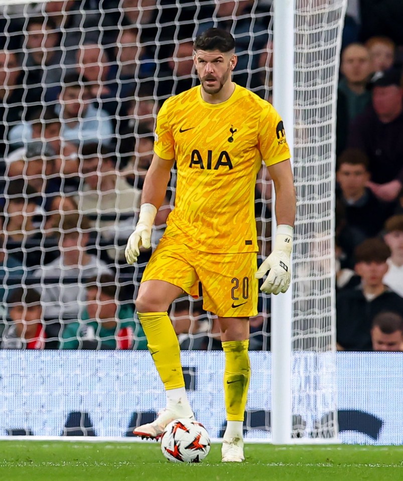 Fraser Forster está pronto para uma longa temporada na equipe do Tottenham