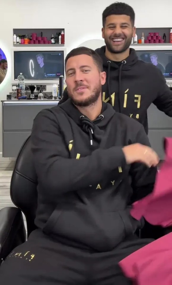 Eden Hazard não percebeu que estava prestes a levar uma pegadinha nos barbeiros