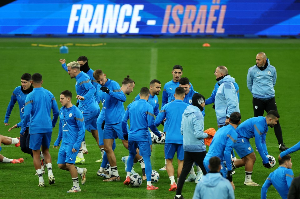 A seleção israelense treinando em Paris em meio a temores crescentes de uma noite de carnificina antissemita