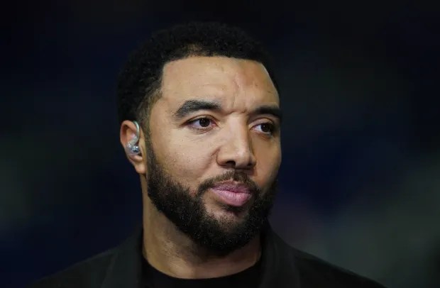 Troy Deeney pediu a Amorim que chutasse Van Nistelrooy para o meio-fio