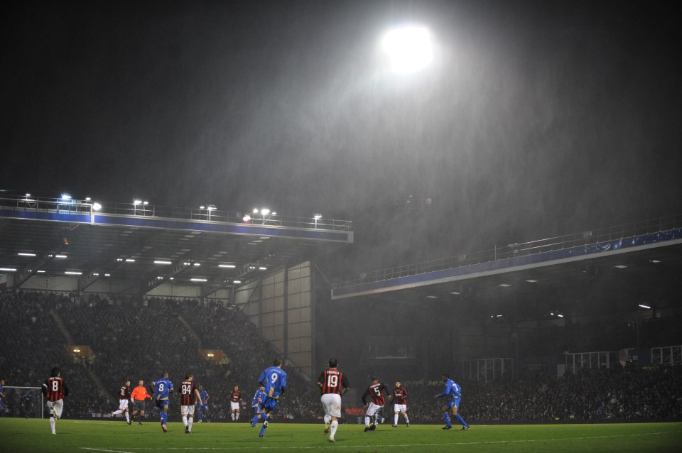 Ronaldinho afirmou que Fratton Park tem um dos melhores ambientes do futebol mundial