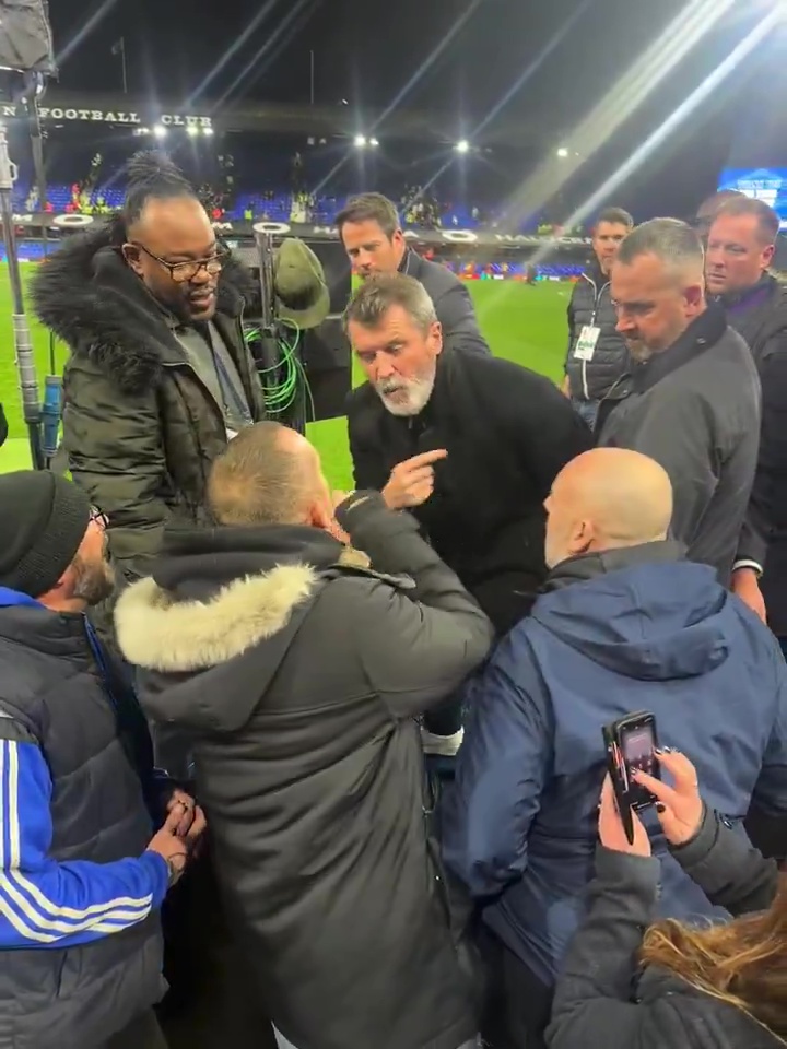 Os chefes da Sky Sports estão investigando a aparente briga de Roy Keane com um torcedor do Ipswich