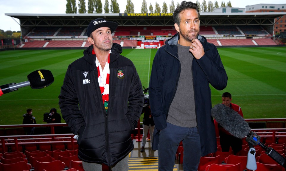 Os proprietários do Wrexham, Rob McElhenney e Ryan Reynolds, estão em uma disputa com os moradores locais