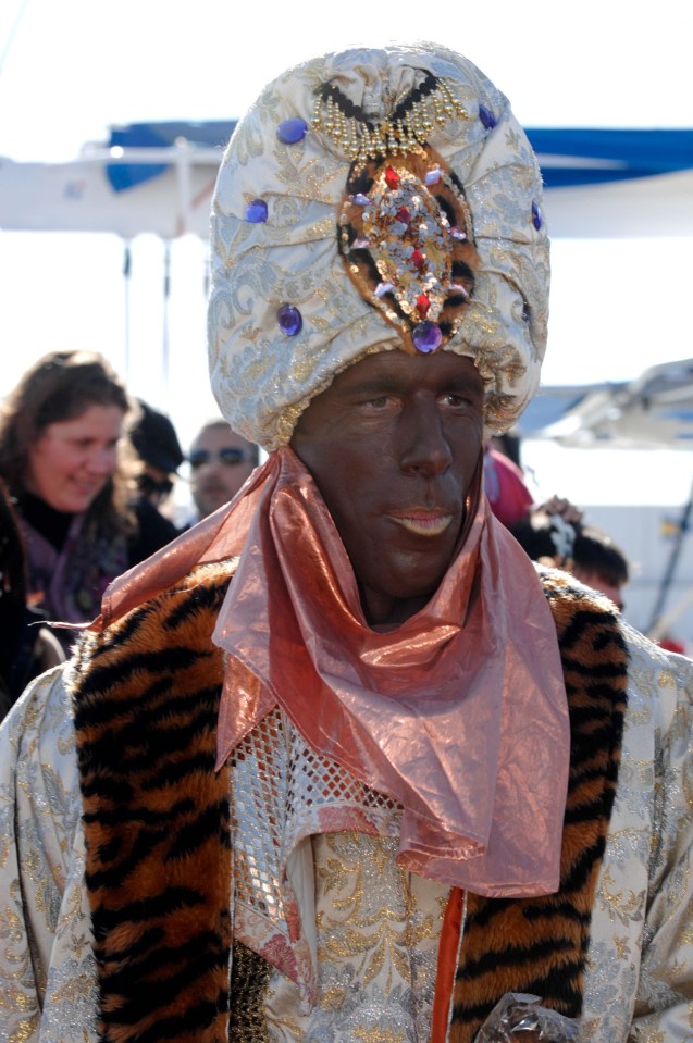 Van Nistelrooy vestido como Rei Balthazar no Desfile dos Três Reis em Marbella, Espanha