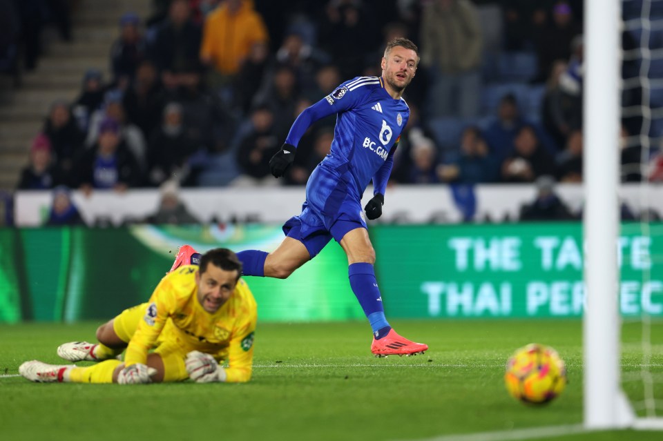 Jamie Vardy abriu o placar para o Leicester