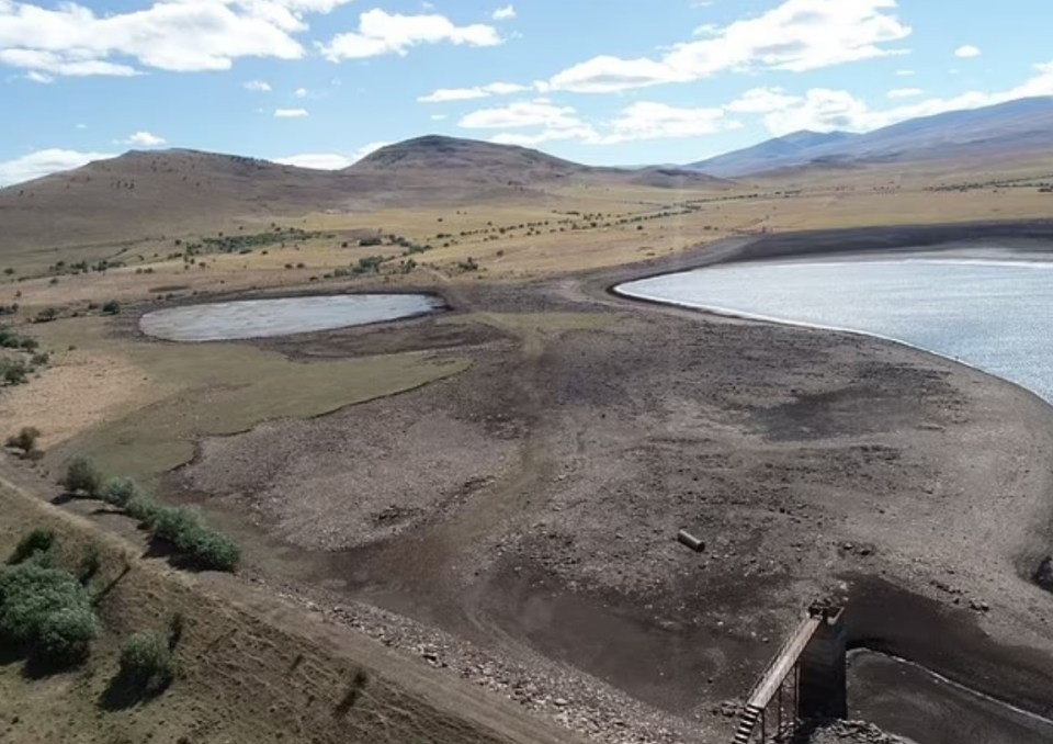 Arqueólogos descobrem uma misteriosa placa de pedra na Geórgia que contém uma língua desconhecida