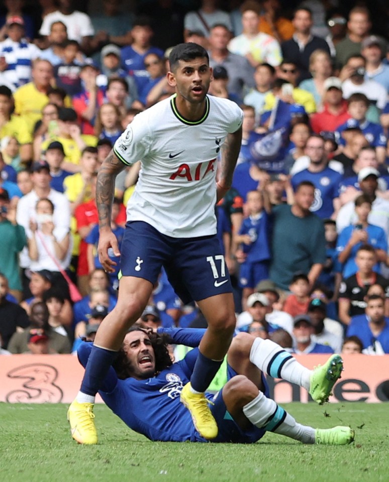 Romero de alguma forma não foi punido pela falta, que momentos antes do Spurs empatar