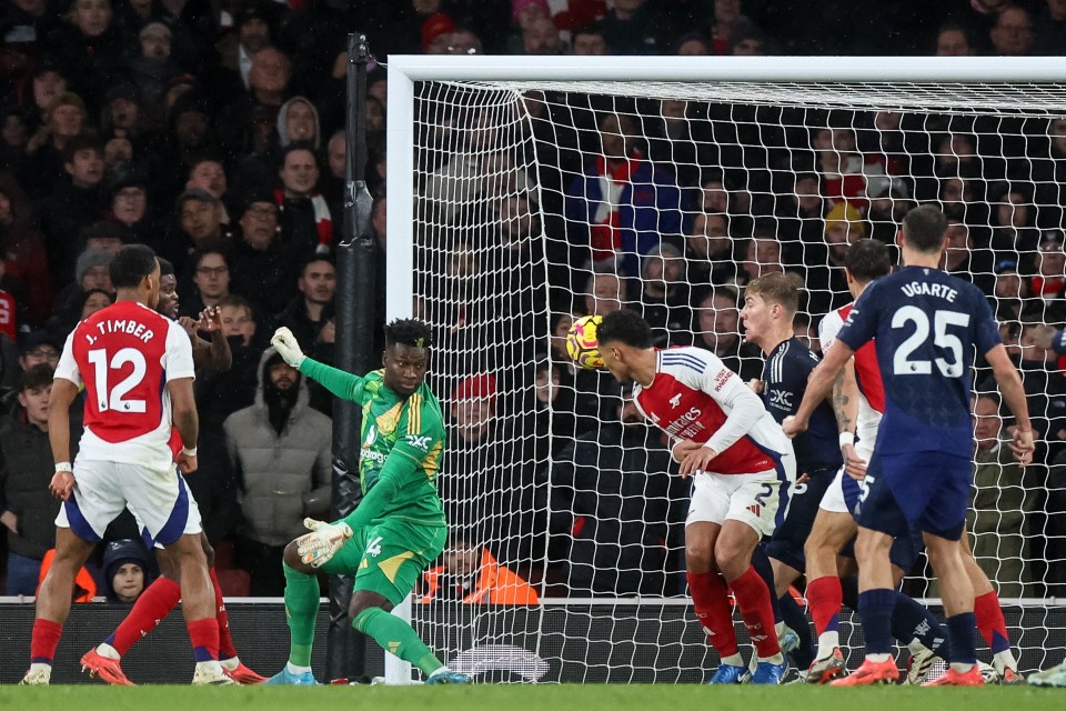 Os Gunners marcaram dois gols de bola parada contra o Man Utd