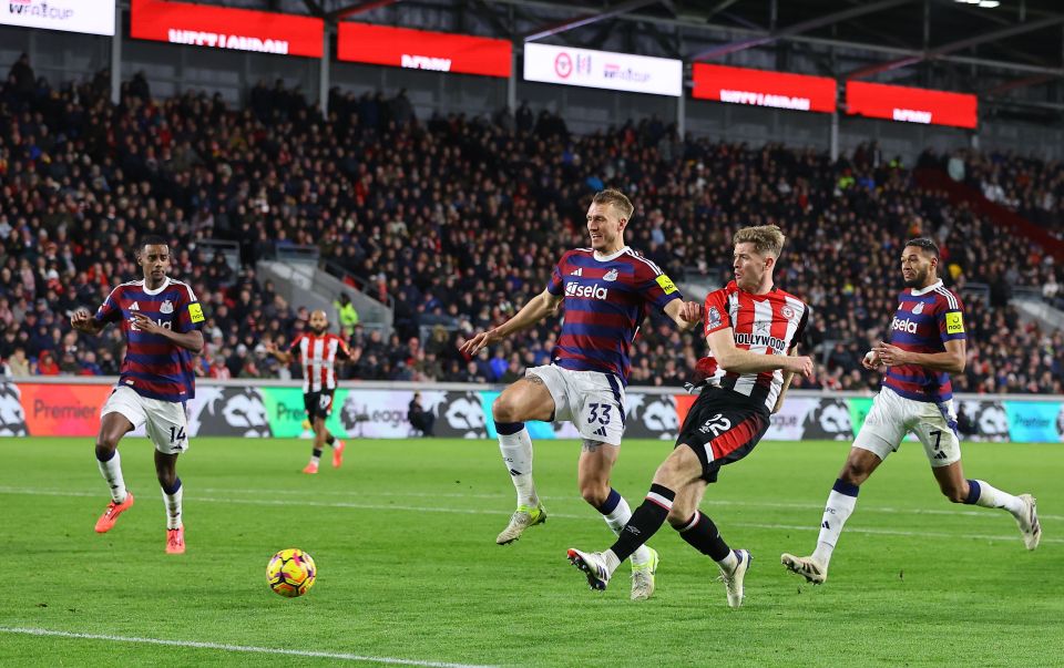 Nathan Collins colocou Brentford de volta na liderança