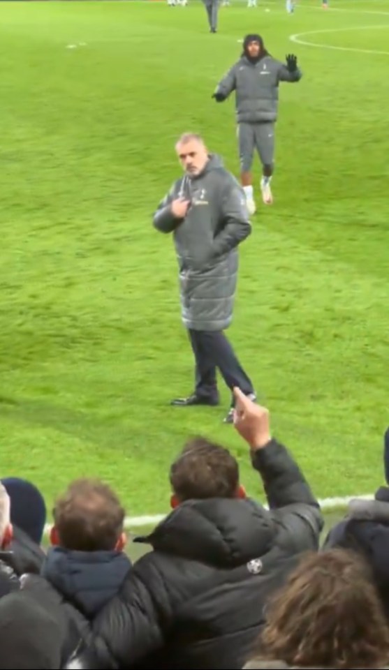 O técnico do Tottenham, Ange Postecoglou, foi vaiado contra o Bournemouth