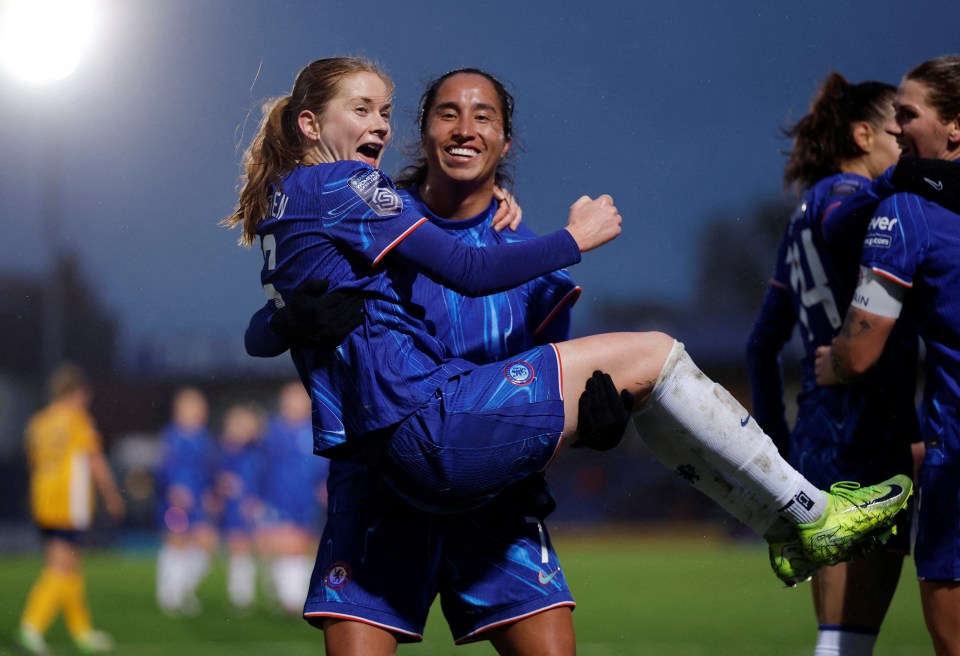 Sjoeke Nusken marcou seus dois primeiros gols na WSL nesta temporada marcando duas vezes pelo Chelsea