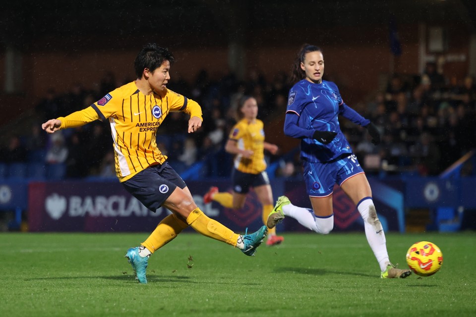 Kiko Seike marcou seu quinto gol em oito partidas na WSL ao marcar o segundo do Brighton