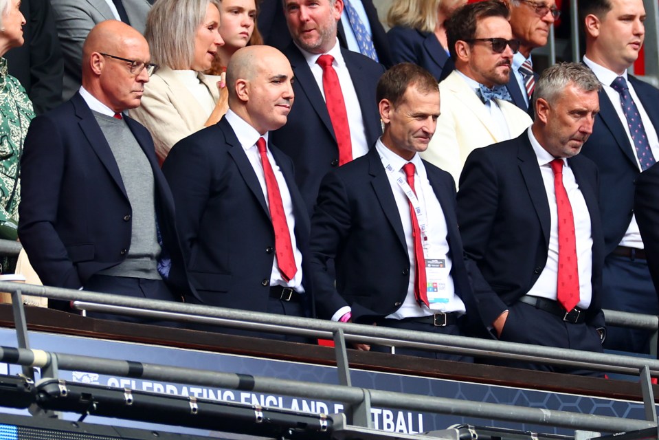 O chefe de esportes, Sir David Brailsford, o CEO Omar Berrada e o diretor técnico Jason Wilcox agora ocuparão o lugar de Ashworth