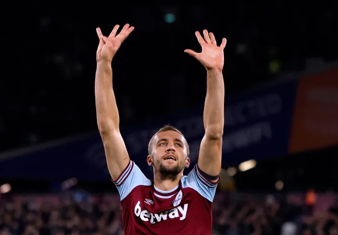 Tomas Soucek ergueu nove dedos em homenagem ao número 9 do West Ham, Antonio