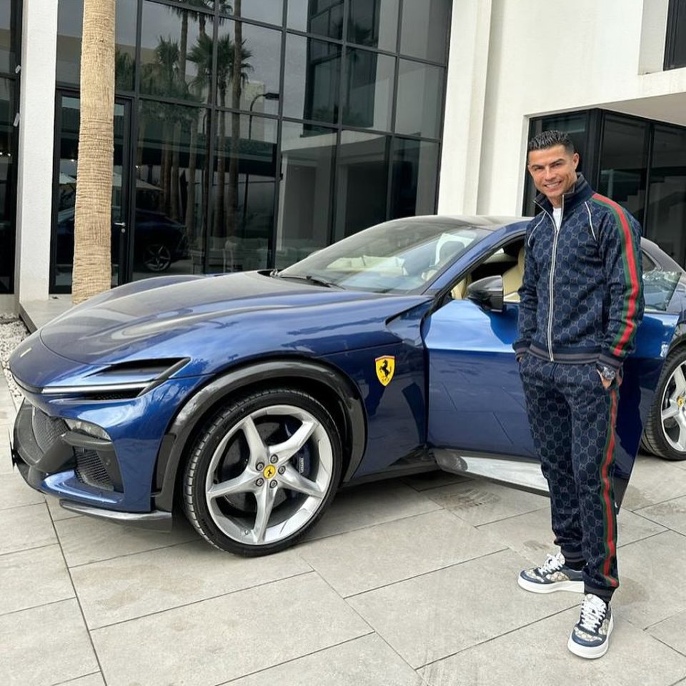 A Ferrari Purosangue de £ 400 mil foi revelada por Ronaldo no início deste ano