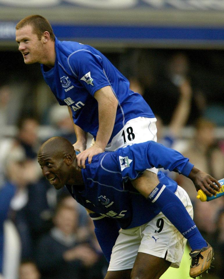 Campbell tocou ao lado de Wayne Rooney no Goodison Park