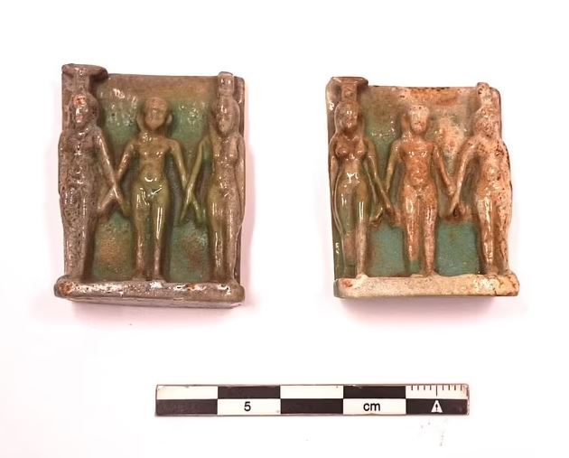 Arqueólogos encontram línguas e unhas humanas de ouro dentro de tumba egípcia