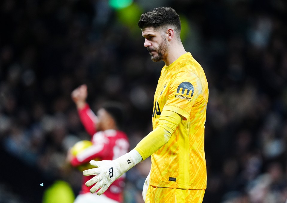 Os erros de Fraser Forster foram um final nervoso para os anfitriões