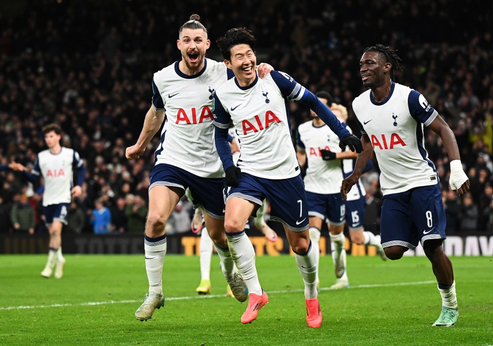 O Tottenham conquistou sua vaga nas semifinais com uma vitória dramática por 4 a 3 sobre o Man Utd