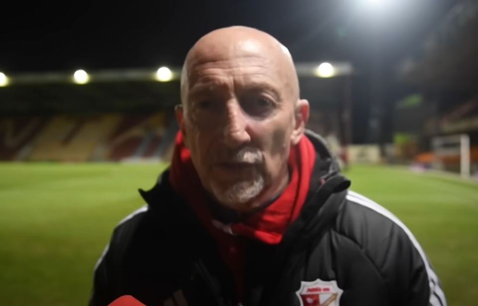 Ian Holloway brigou com os fãs de Swindon