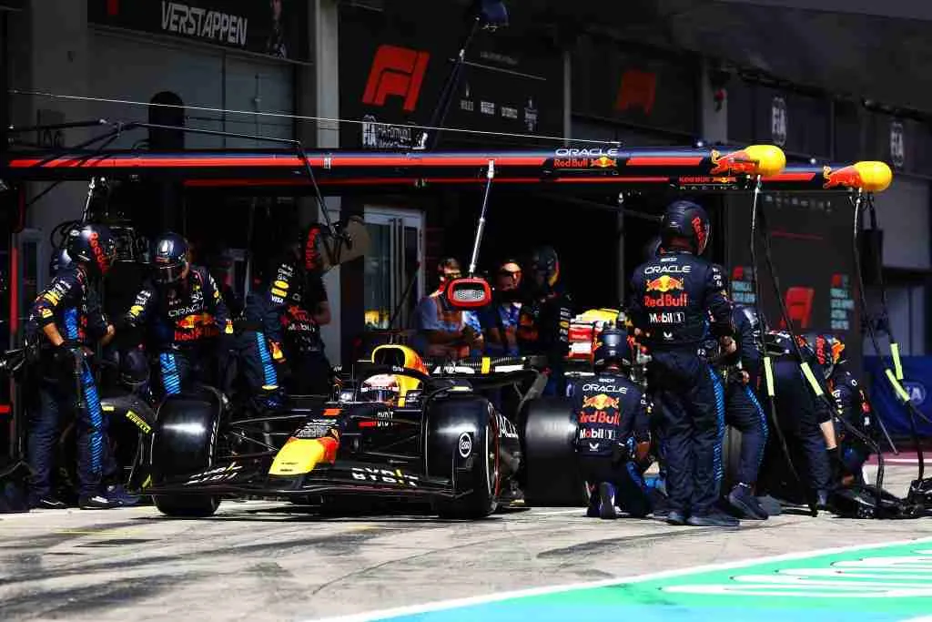 Max Verstappen faz pit stop durante o Grande Prêmio da Áustria de 2024 | Conjunto de conteúdo Getty Images / Red Bull