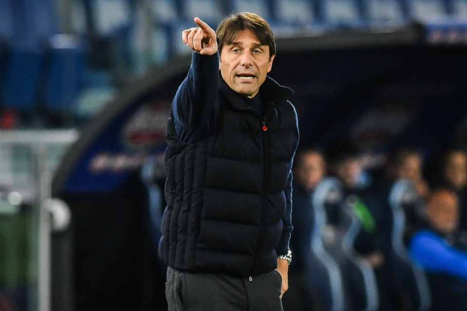 O técnico do Napoli, Antonio Conte, quer contratar outro craque do Manchester United