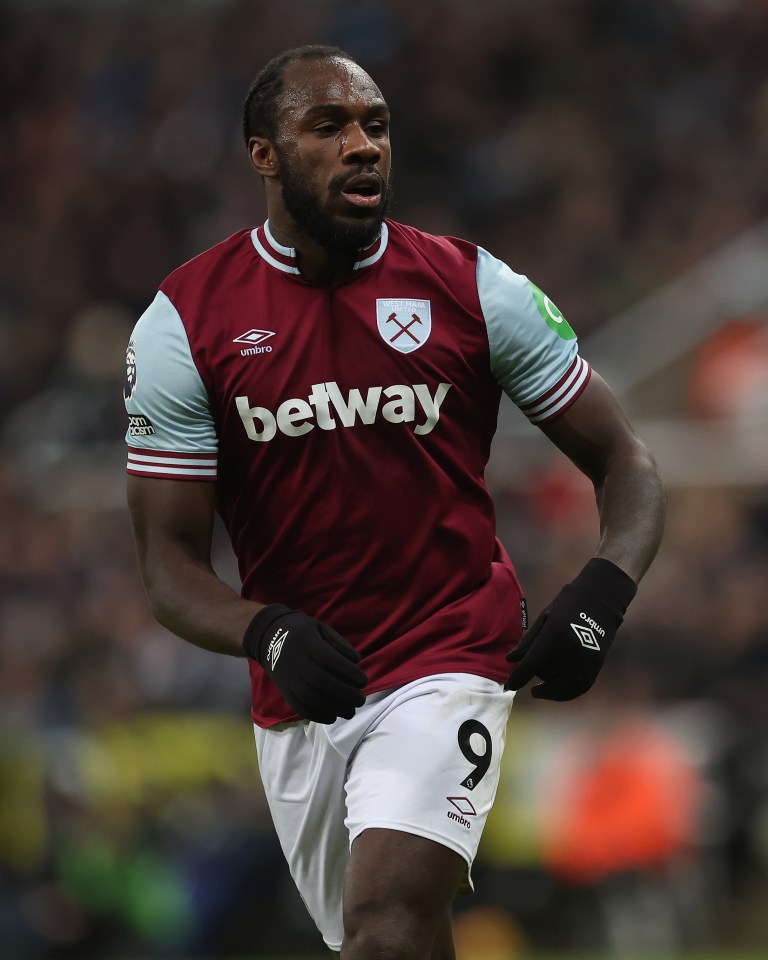 Michail Antonio perguntou a uma testemunha que correu para ajudá-lo momentos após seu terrível acidente de supercarro: 'Onde estou? O que está acontecendo? Em que carro estou?