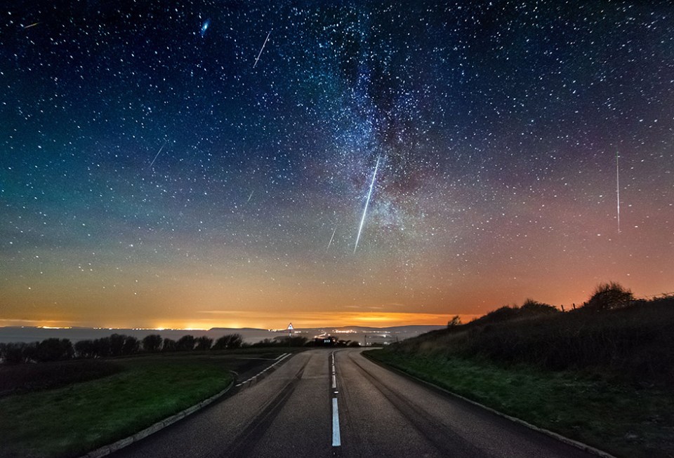 Os Geminídeos podem ser vistos durante a noite e antes do amanhecer, graças ao seu período de pico de quase 24 horas.