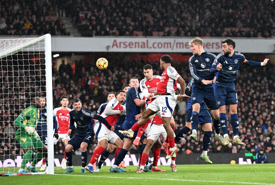 Os lances de bola parada foram reis no norte de Londres, com o Arsenal marcando dois gols para vencer o Man Utd por 2 a 0