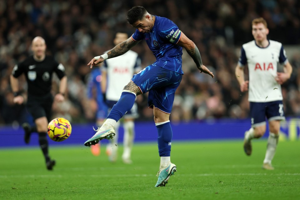 Enzo Fernandez estabeleceu a liderança do Chelsea