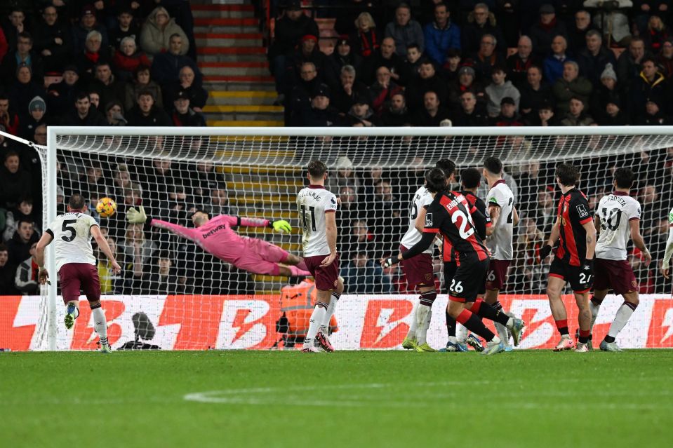 A cobrança de falta de Enes Unal negou ao West Ham três pontos na Costa Sul