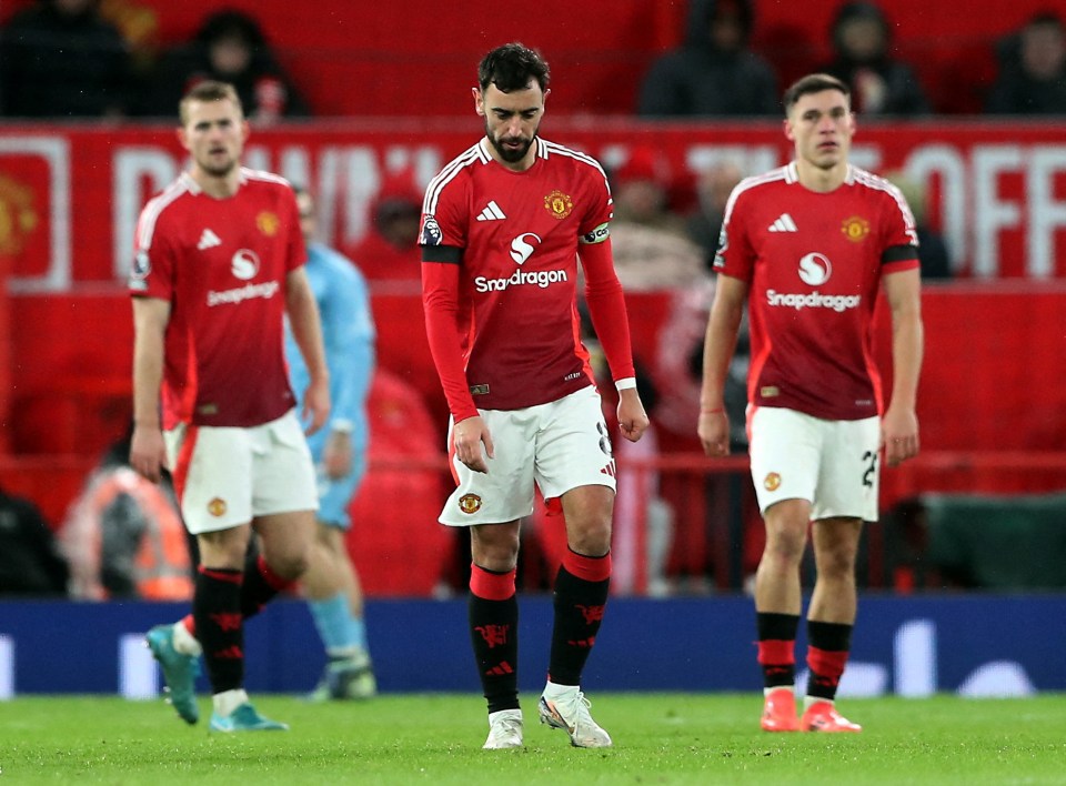 O Man Utd sofreu uma derrota em casa por 3-2 para o Nottingham Forest no sábado