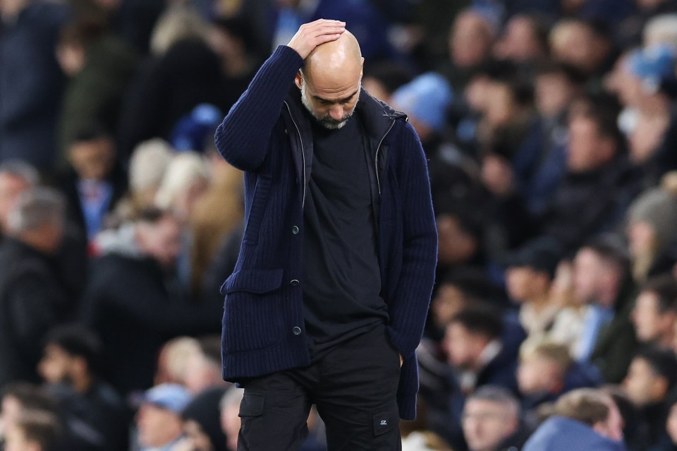 Pep Guardiola ficou novamente coçando a cabeça enquanto o City jogava fora o clássico