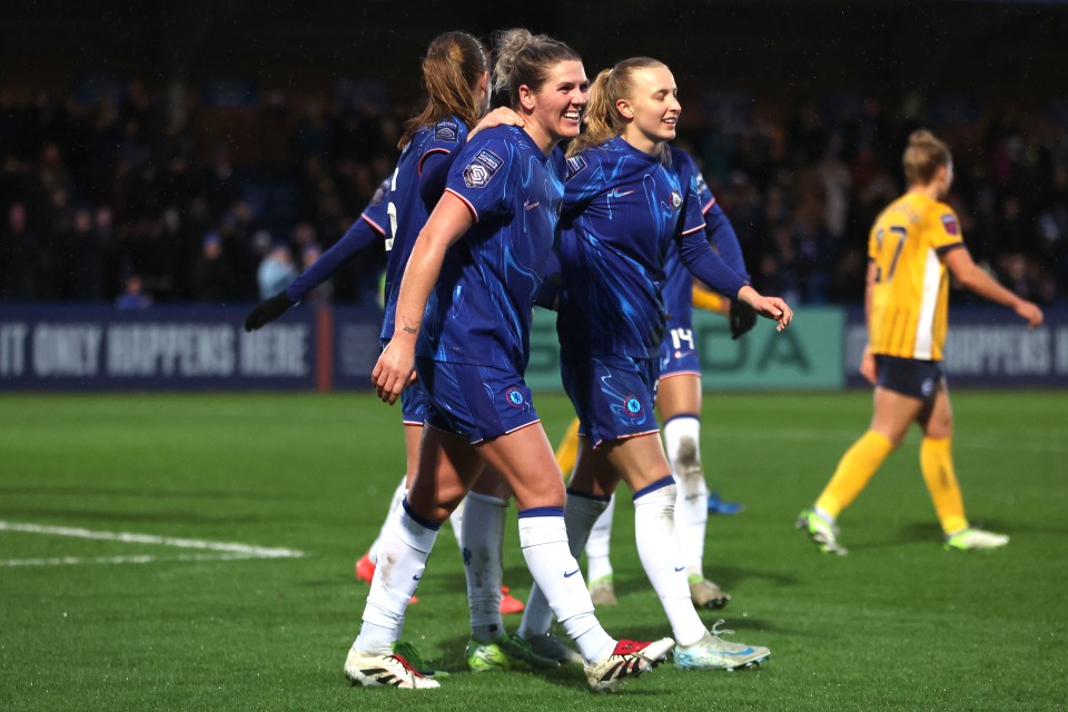 A vitória do Chelsea permitiu-lhes manter a vantagem de cinco pontos no topo da WSL após a derrota do Man City por 4 a 0 sobre o Leicester.