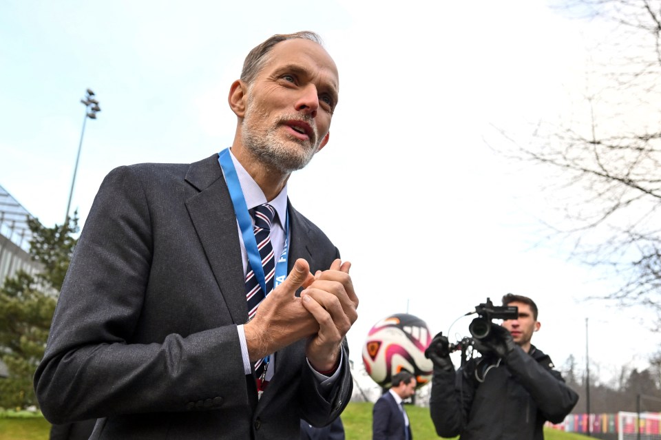 Thomas Tuchel trocou o agasalho por camisa e gravata antes do sorteio das eliminatórias para a Copa do Mundo na sexta-feira