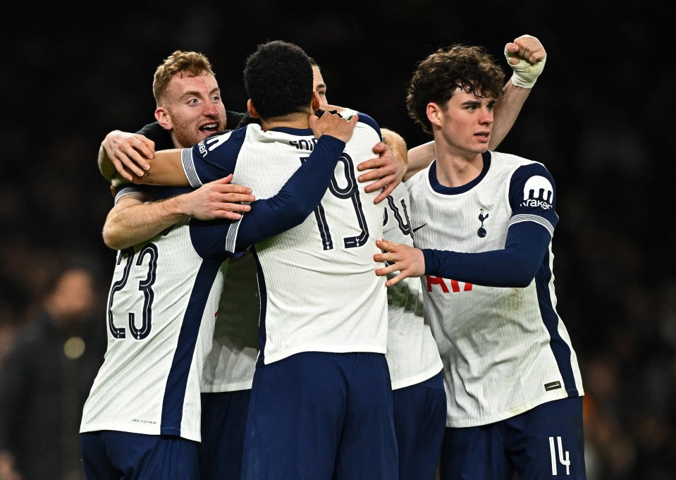 O Tottenham garantiu sua vaga nas semifinais da Carabao Cup