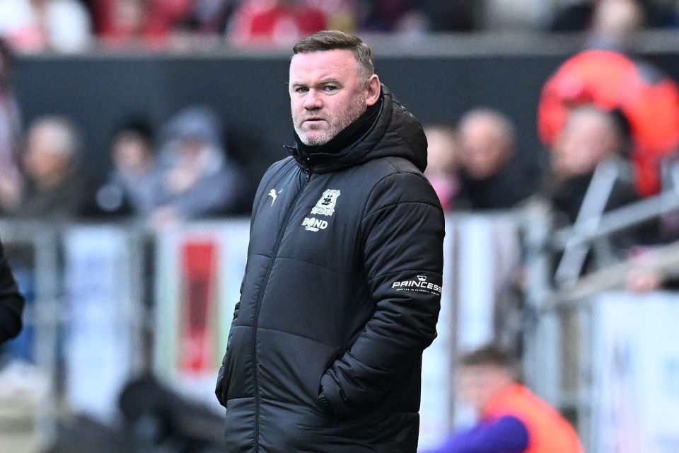 Wayne Rooney contratou Mike Phelan como seu assistente técnico no Plymouth